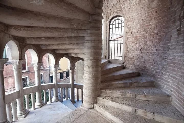 Venice Scala Contarini del Bovolo Entry Ticket with Audio Guide — photo 3