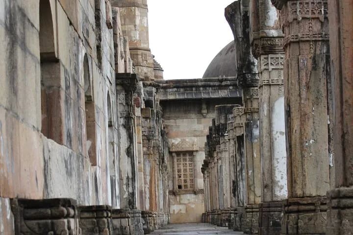 Discover all the beautiful and famous sites of Vadodara, including Mys — photo 6