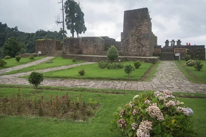 Discover all the beautiful and famous sites of Pelling, famous Buddha — photo 4