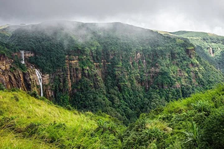 Discover the Indian town Dawki known for its waterfalls, scenic river — photo 5