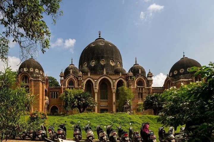 Explore all of Vadodara's stunning and popular sights which still refl — photo 8