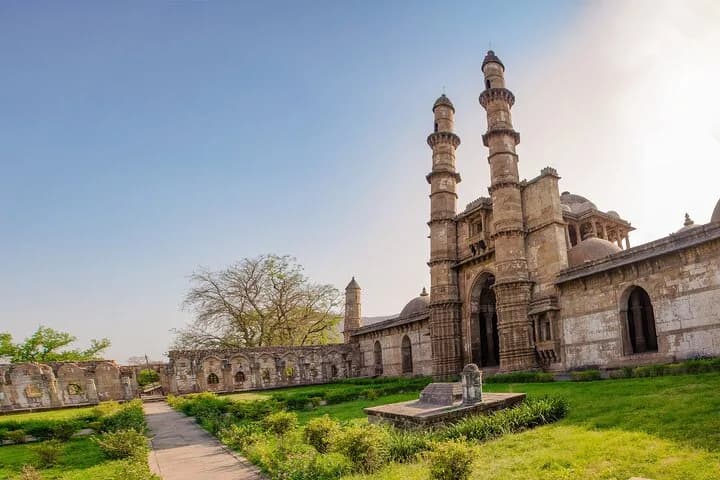 Discover all of Champaner-Pavagadh Archaeological Park's stunning and — photo 3
