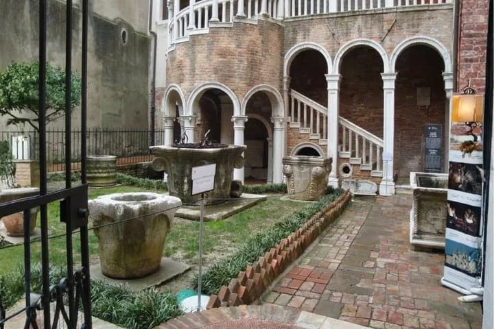 Venice Scala Contarini del Bovolo Entry Ticket with Audio Guide — photo 5