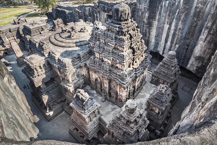 During this wonderful 8-hour tour with a personal guide, explore all t