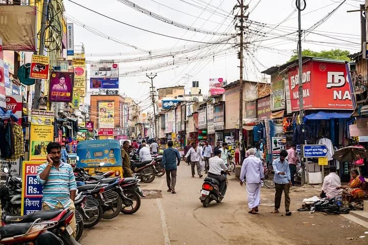 Discover the colorful markets of Madurai, stroll through the city's wi — photo 5