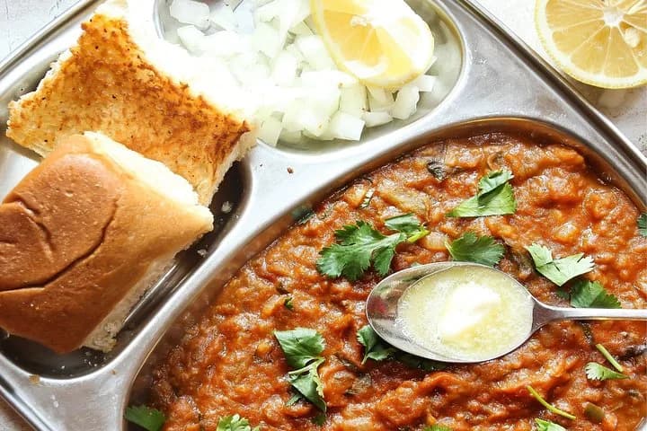 Food Crawl Ahmedabad (2 Hours Guided Local Food Tasting Tour) — photo 4