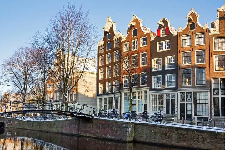 Amsterdam Highlights with Local: Walking Tour & Canal Cruise — photo 5