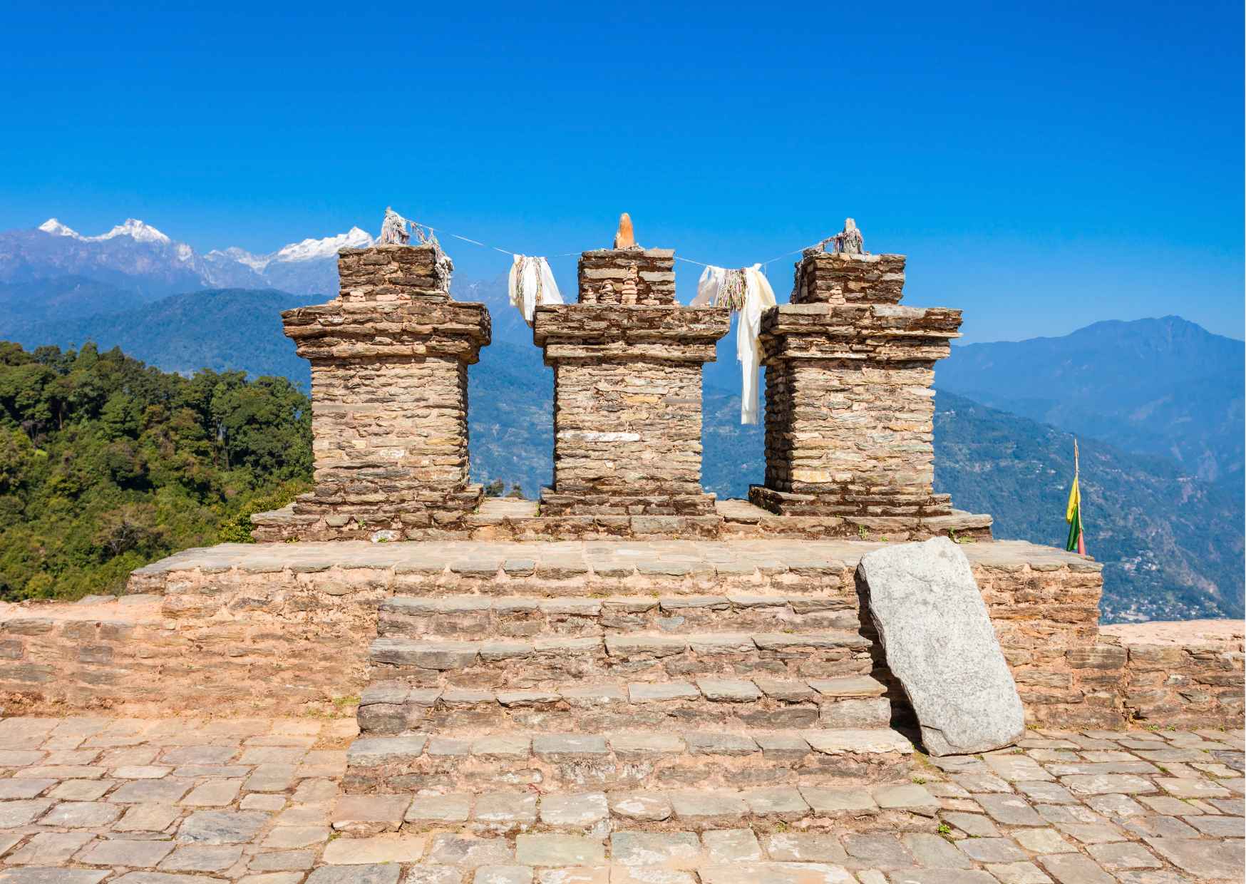 Discover all the beautiful and famous sites of Pelling and taste local — photo 8