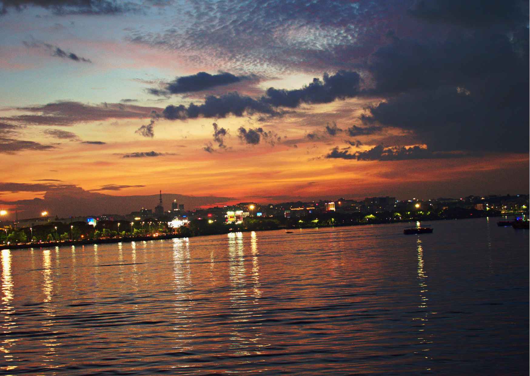 Indulge Hyderabad's sparkling streets at night and see its well-known — photo 7