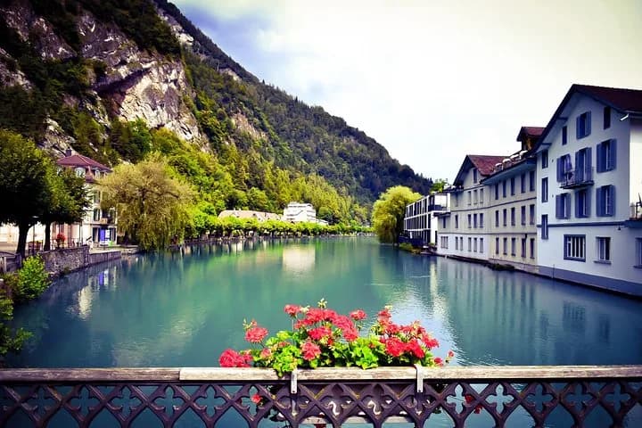 Daytrip to Grindelwald, Lauterbrunnen & Interlaken — photo 4