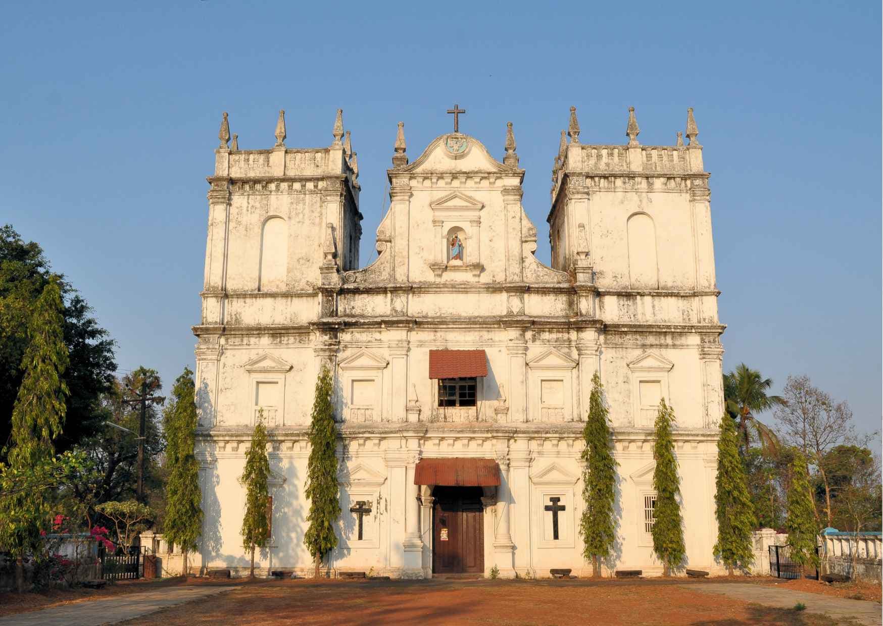 Explore Old Goa, whose architecture is mainly of Portuguese or Italian — photo 8