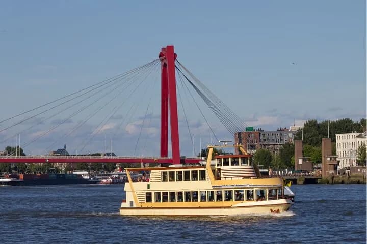 Rotterdam Highlights with Local: Walking Tour & Boat Cruise — photo 6
