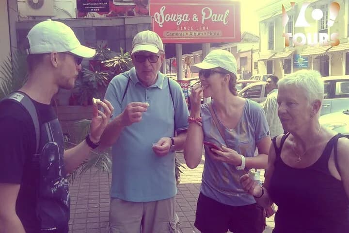 This walking tour offers over five delicious authentic delicacies to s — photo 1