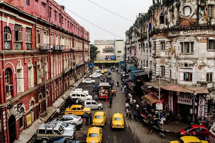 Kolkata has mix of both heritage and modernization. Experience the his — photo 5