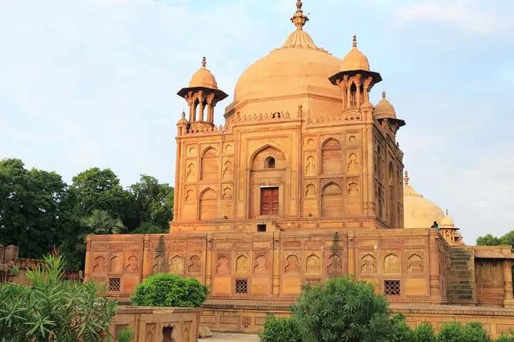 Experience authentic Lucknow on this amazing walking tour of the old t — photo 6