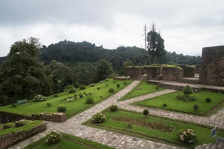 Discover all the beautiful and famous sites of Pelling and taste local — photo 5