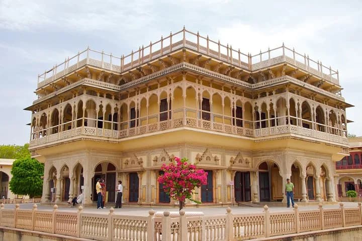 The pink city, Jaipur, is renowned for its magnificent forts and palac — photo 3