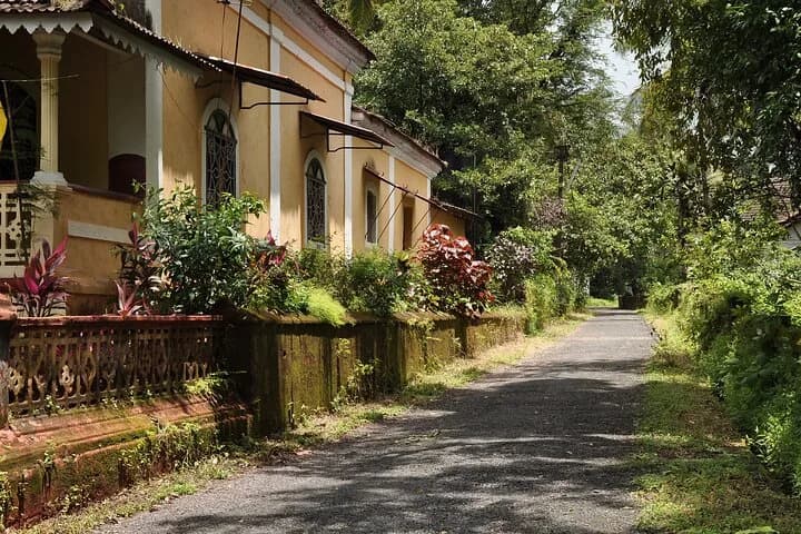 Explore Old Goa, whose architecture is mainly of Portuguese or Italian — photo 6