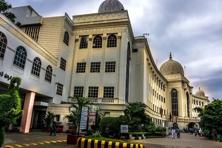 Discover all the beautiful and famous sites of Hydrabad and taste loca — photo 4