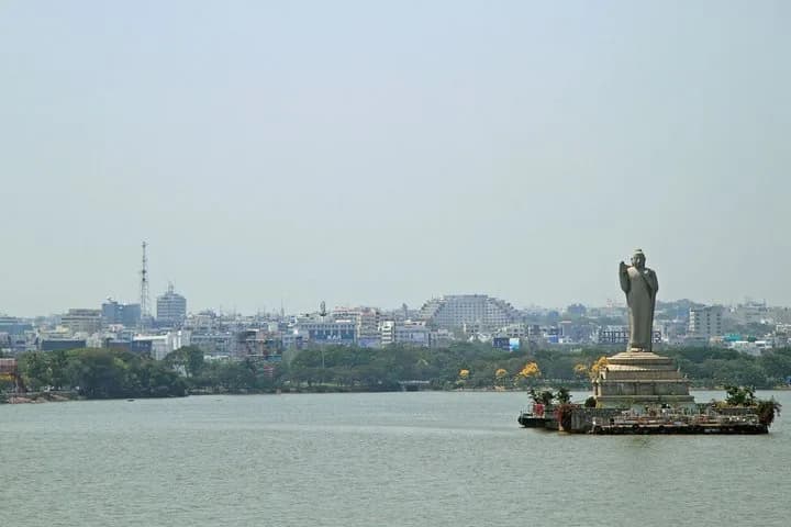 Discover all the beautiful and famous sites of Hydrabad and taste loca — photo 6