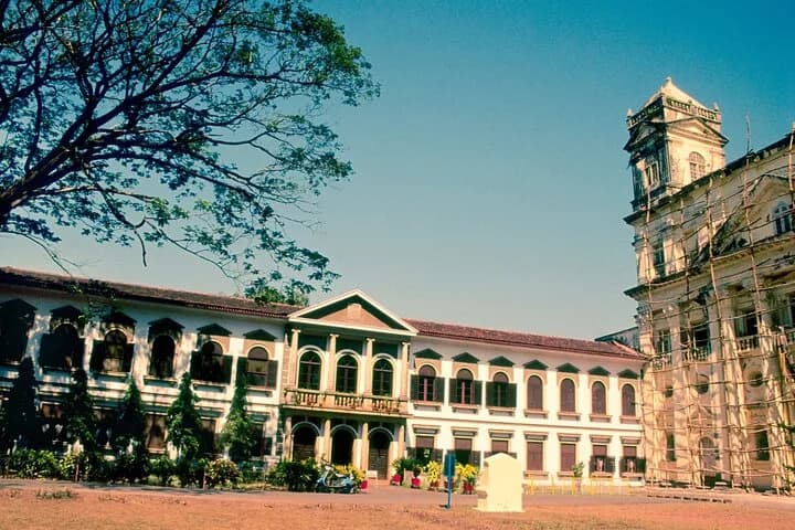 Explore Old Goa, whose architecture is mainly of Portuguese or Italian — photo 5