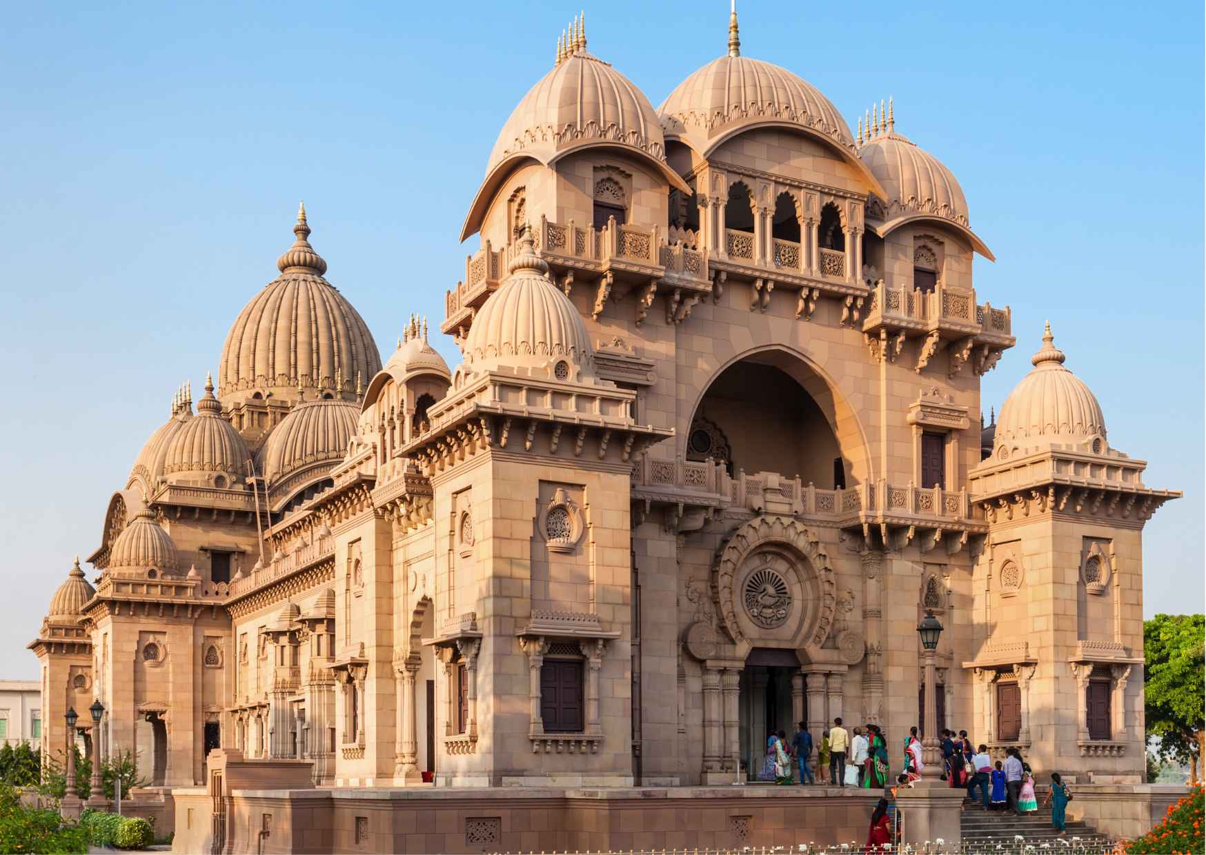Kolkata has mix of both heritage and modernization. Experience the his — photo 9