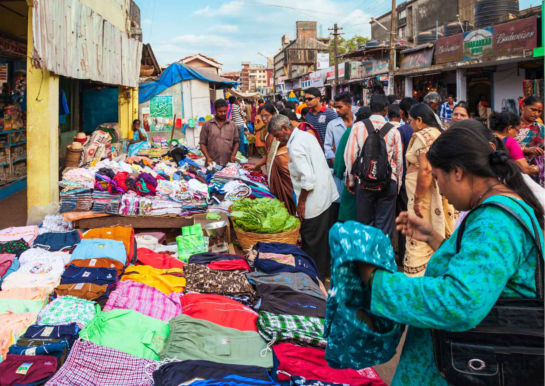 Discover the colorful markets of Madurai, stroll through the city's wi — photo 7