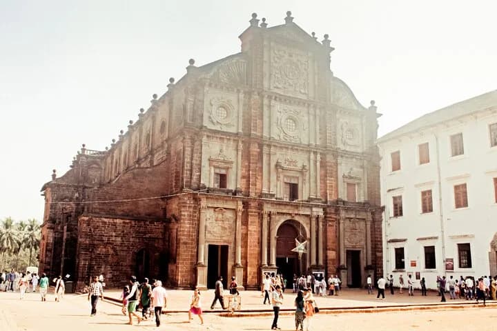 Explore Old Goa, whose architecture is mainly of Portuguese or Italian — photo 3