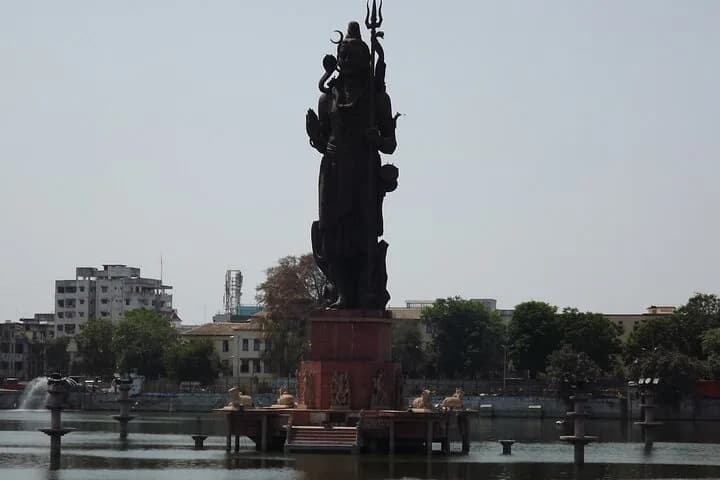 Discover all the beautiful and famous sites of Vadodara, including Mys — photo 7