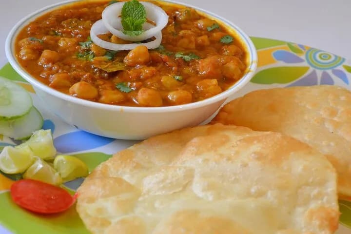 This walking tour offers over five delicious authentic delicacies to s — photo 2