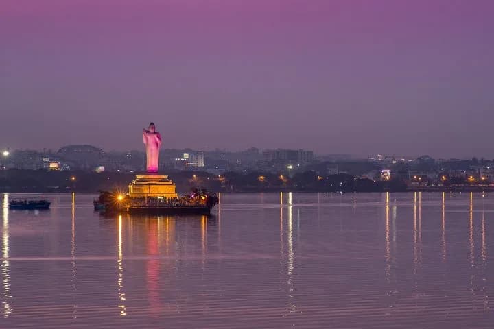 Indulge Hyderabad's sparkling streets at night and see its well-known — photo 1