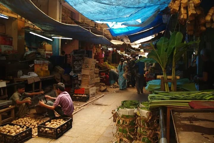 Discover the vivid and lively marketplaces of Mysore. This walk will n — photo 5