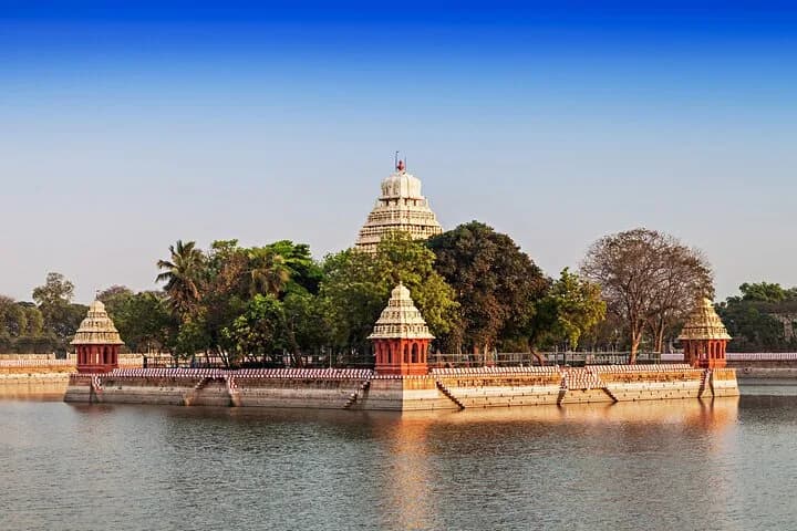 Experience Madurai's top attractions and local cuisine during this ama — photo 5