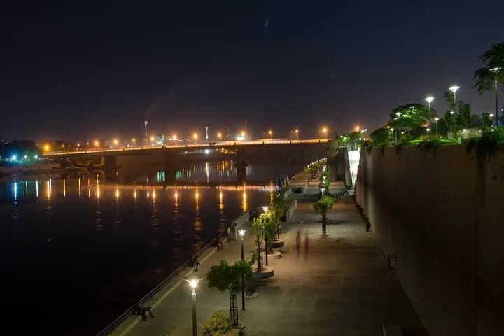 "Ahmedabad is a lovely city by day, but its beauty is enhanced at nigh — photo 1