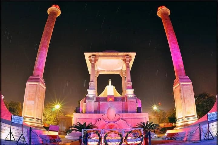 While Jaipur is a stunning city during the day, the nighttime hours ar — photo 4