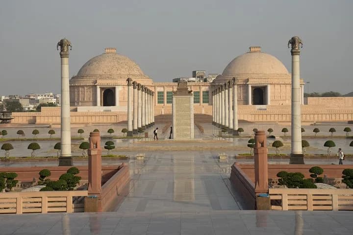 Discover all the beautiful and famous sites of Lucknow and taste local — photo 6
