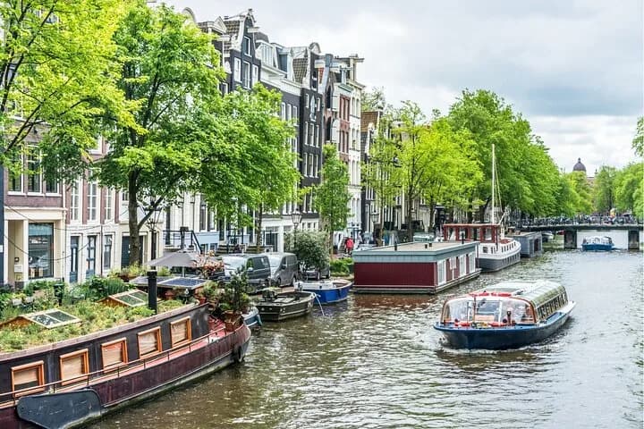 Amsterdam Highlights with Local: Walking Tour & Canal Cruise — photo 3