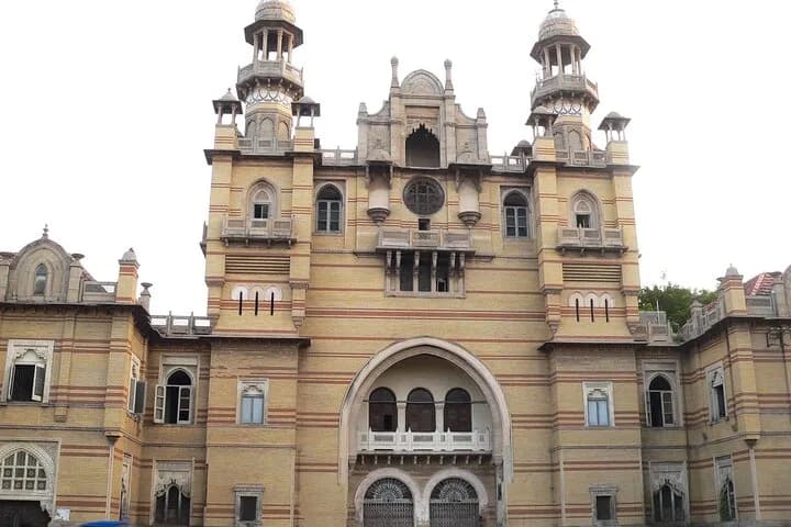 Explore all of Vadodara's stunning and popular sights which still refl — photo 3