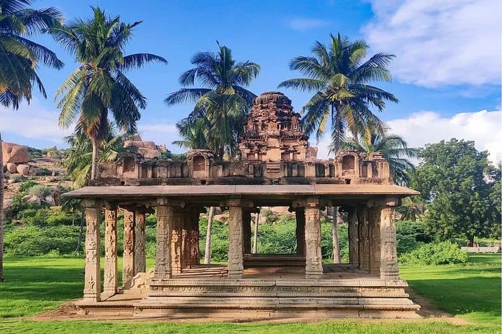 See stunningly picturesque hilltop monuments, temple ruins, markets, a — photo 5