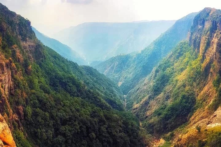 Discover the Indian town Dawki known for its waterfalls, scenic river — photo 4