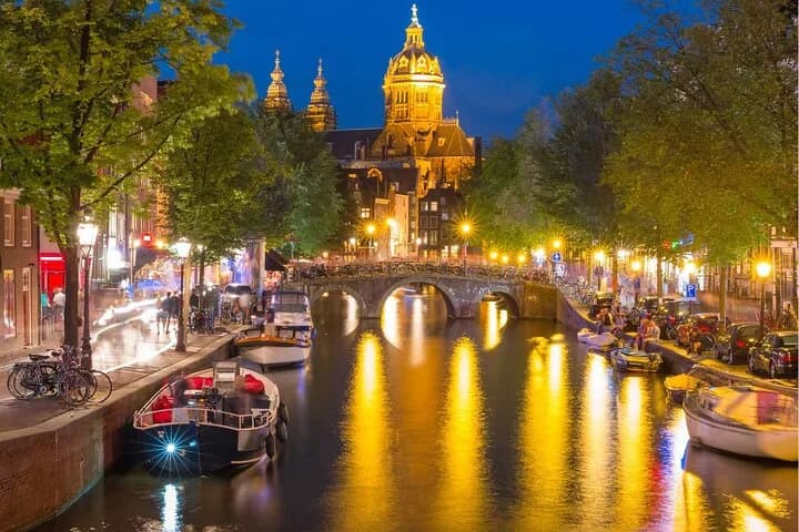 Experience Amsterdam Nightlife on Canal Cruise with Cheese & Wine — photo 8