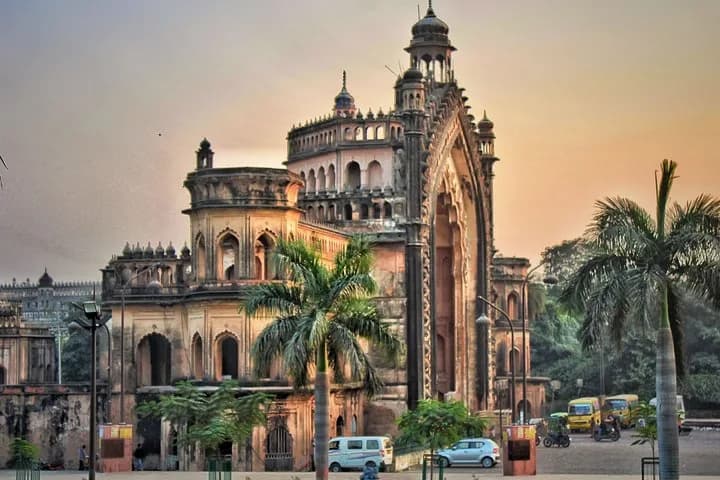 Discover all the beautiful and famous sites of Lucknow and taste local — photo 8