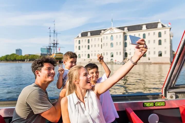 Experience Amsterdam Nightlife on Canal Cruise with Cheese & Wine — photo 4