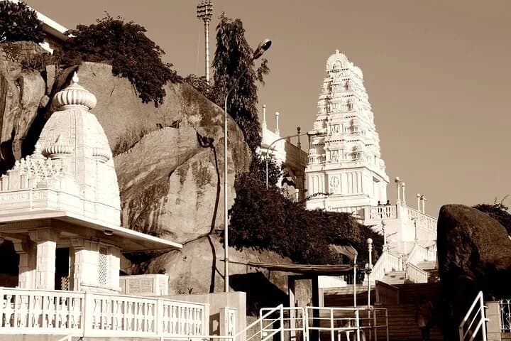 Experience India's many religious traditions by touring the ancient te — photo 6