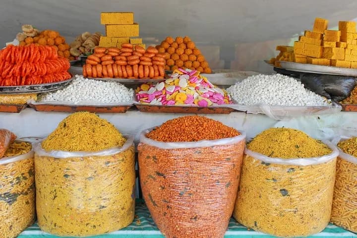 Discover the vivid and lively marketplaces of Mysore. This walk will n — photo 3