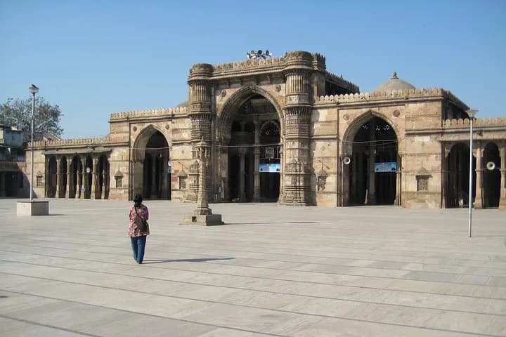 Explore all of Ahmedabad's stunning and popular sights which still ref — photo 3