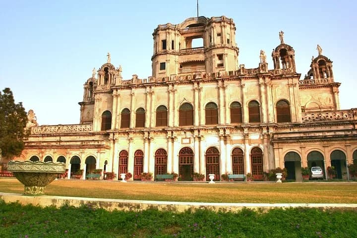 Discover all the beautiful and famous sites of Lucknow and taste local — photo 4
