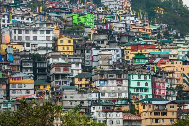 Discover all the beautiful and famous sites of Gangtok and taste local — photo 3