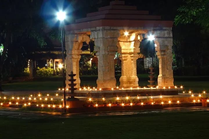 Indulge Hyderabad's sparkling streets at night and see its well-known — photo 5