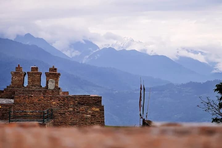 Discover all the beautiful and famous sites of Pelling and taste local — photo 3
